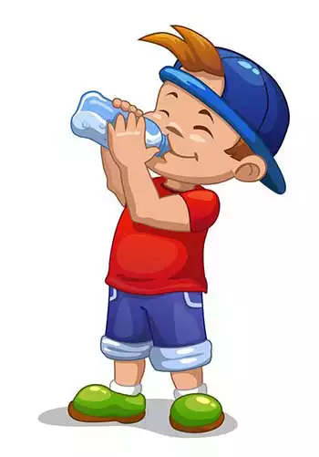 Un ragazzino beve acqua da una bottiglia
