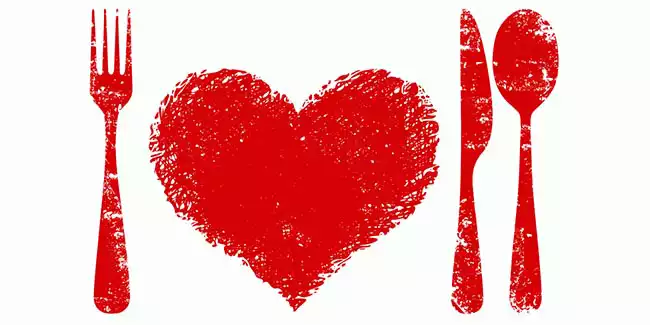 Cibo dell'anima rappresentato da un piatto a forma di cuore di colore rosso con a destra coltello e cucchiaio e a sinistra una forchetta