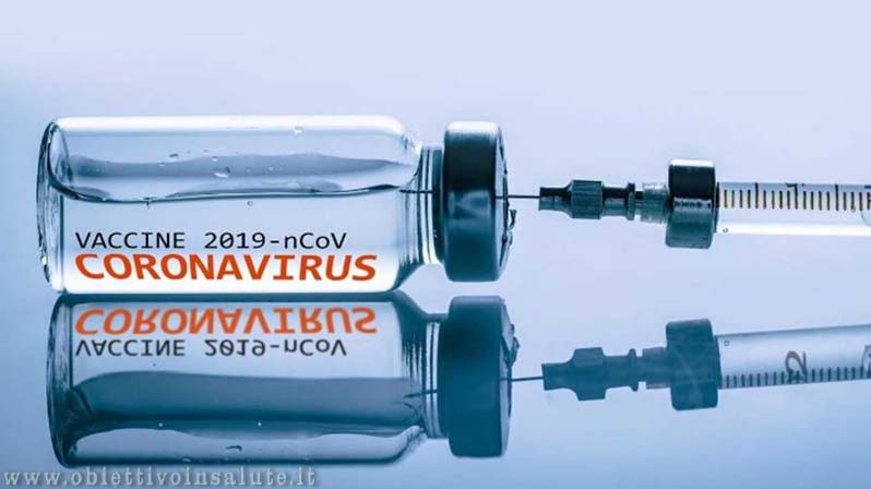 Fiala di Vaccino Covid-19 con una siringa che ne preleva il liquido