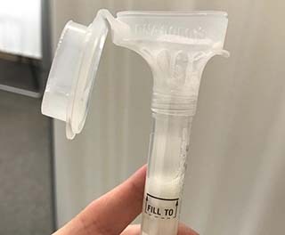 Contenitore di plastica per il test del covid sulla saliva