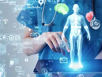 Medico che utilizza tecnologie digitali per fare la diagnosi a un paziente