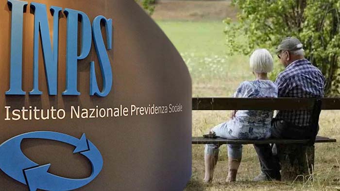 l'immagine raffigura una coppia di nonnini seduti su una panchina al parco con a sinistra il logo dell'Inps