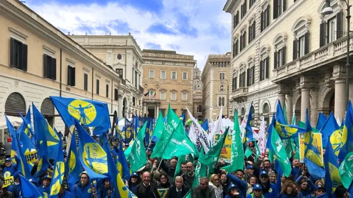 Corteo di medici e infermieri in sciopero